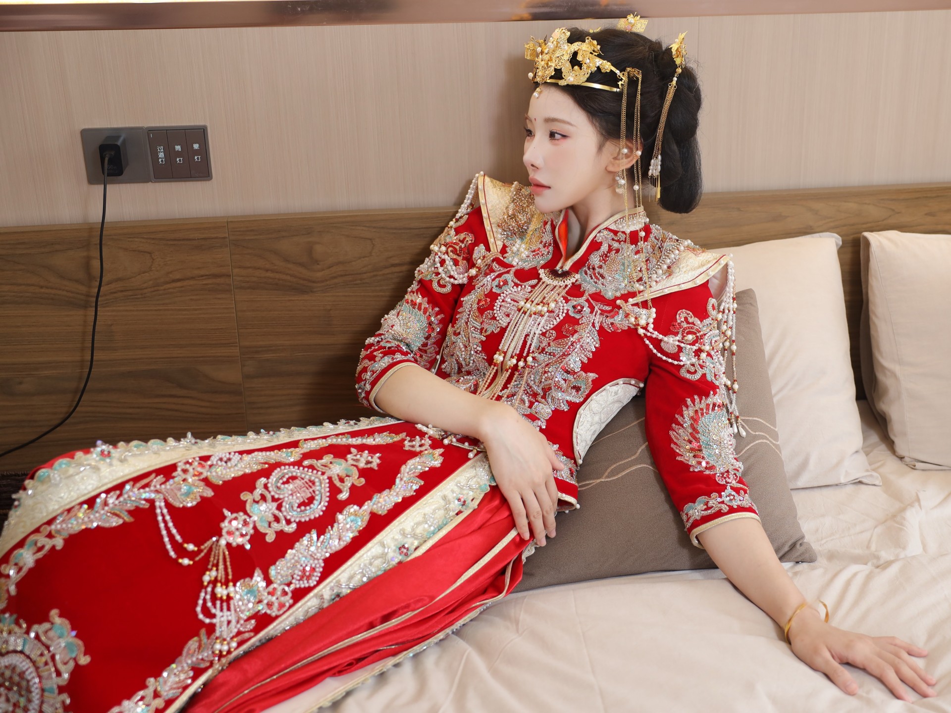 68cac710aa699.jpg 【原版无水印首发】秀人网 梨霜儿 最新 极品新娘子作品 / 113P+2.3G