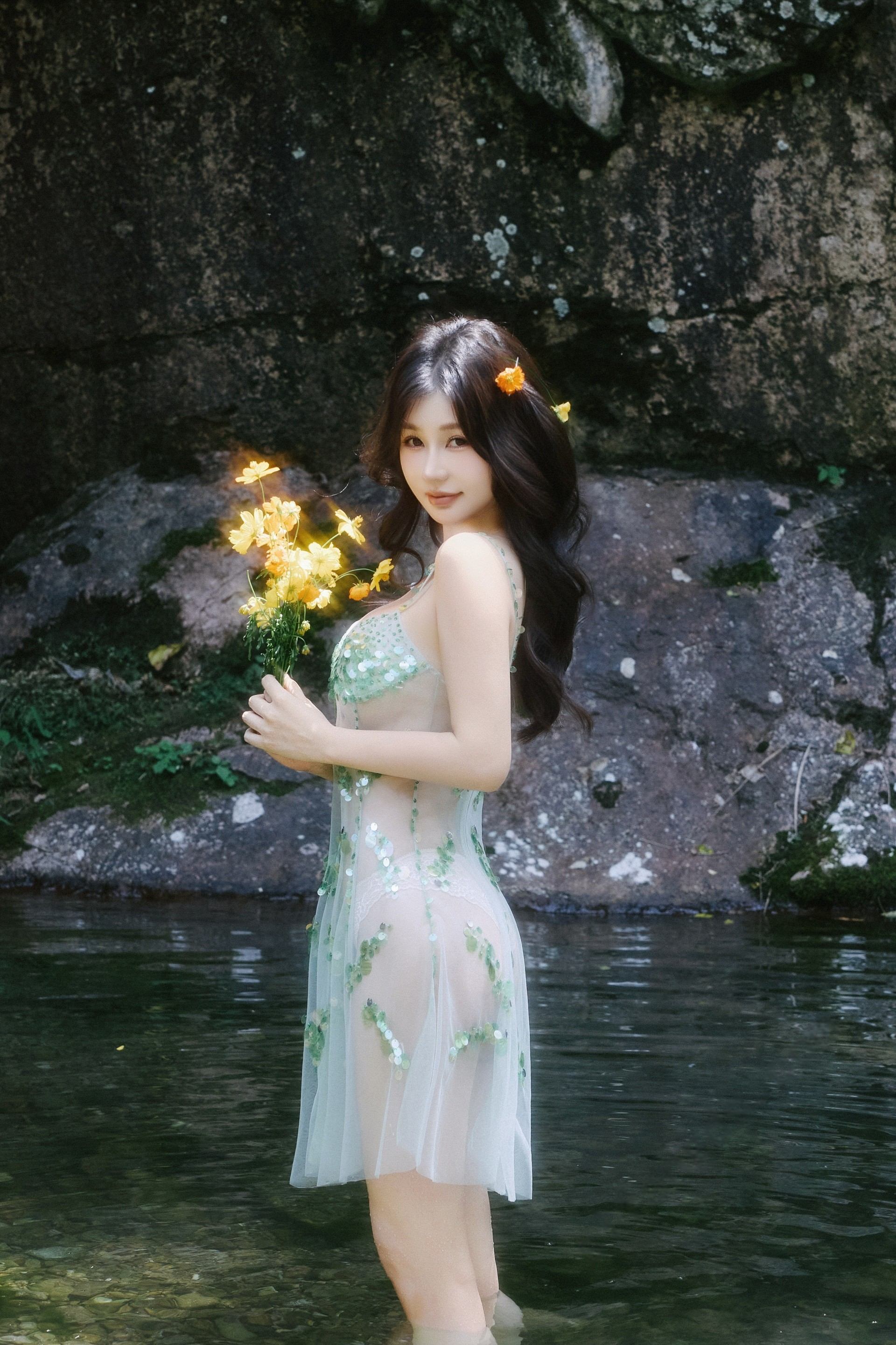 68cfd76a2fcc9.jpg 【原版无水印首发】秀人网 尹甜甜 新作 户外小溪边 / 73P+1.61G