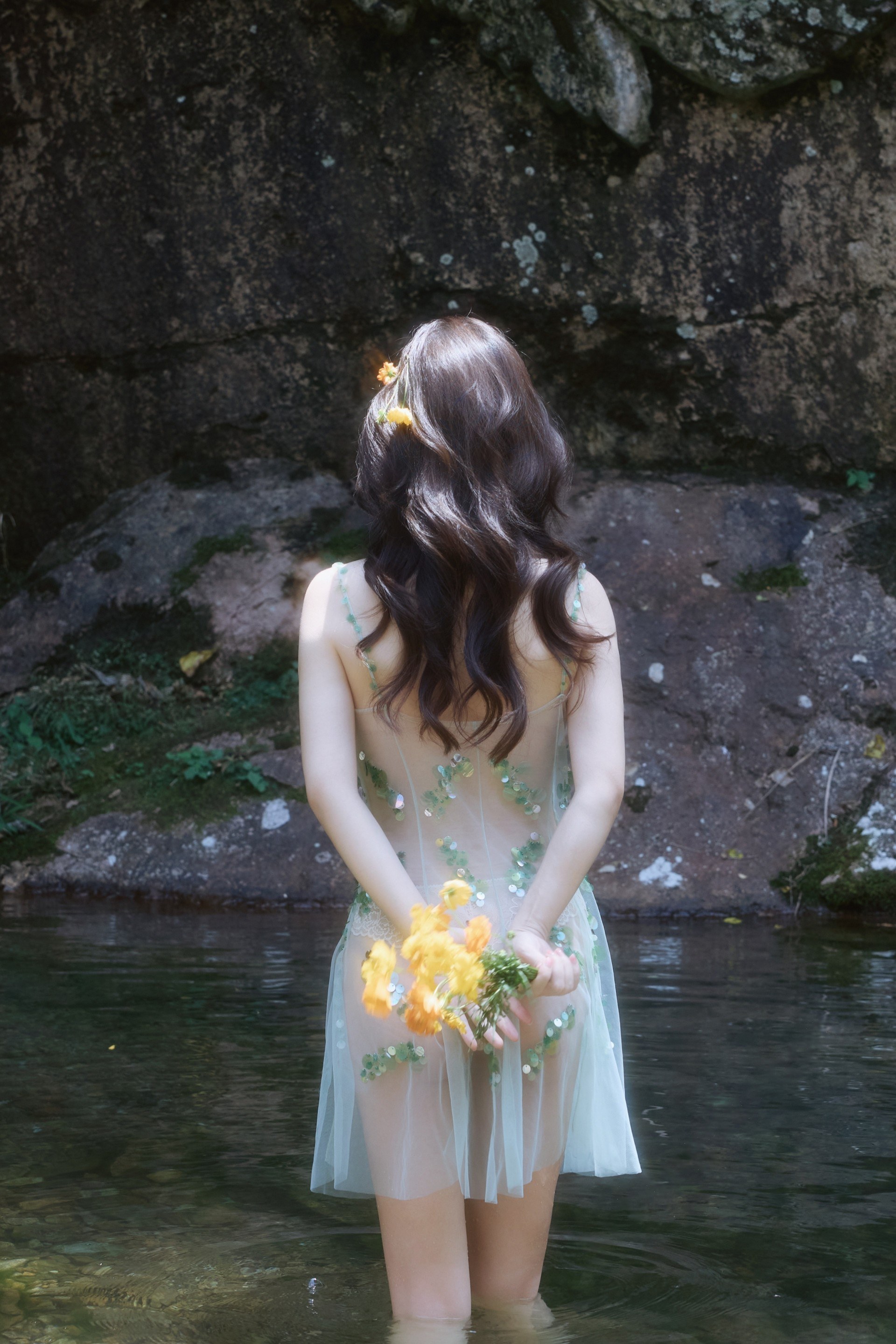 68cfd76c69172.jpg 【原版无水印首发】秀人网 尹甜甜 新作 户外小溪边 / 73P+1.61G