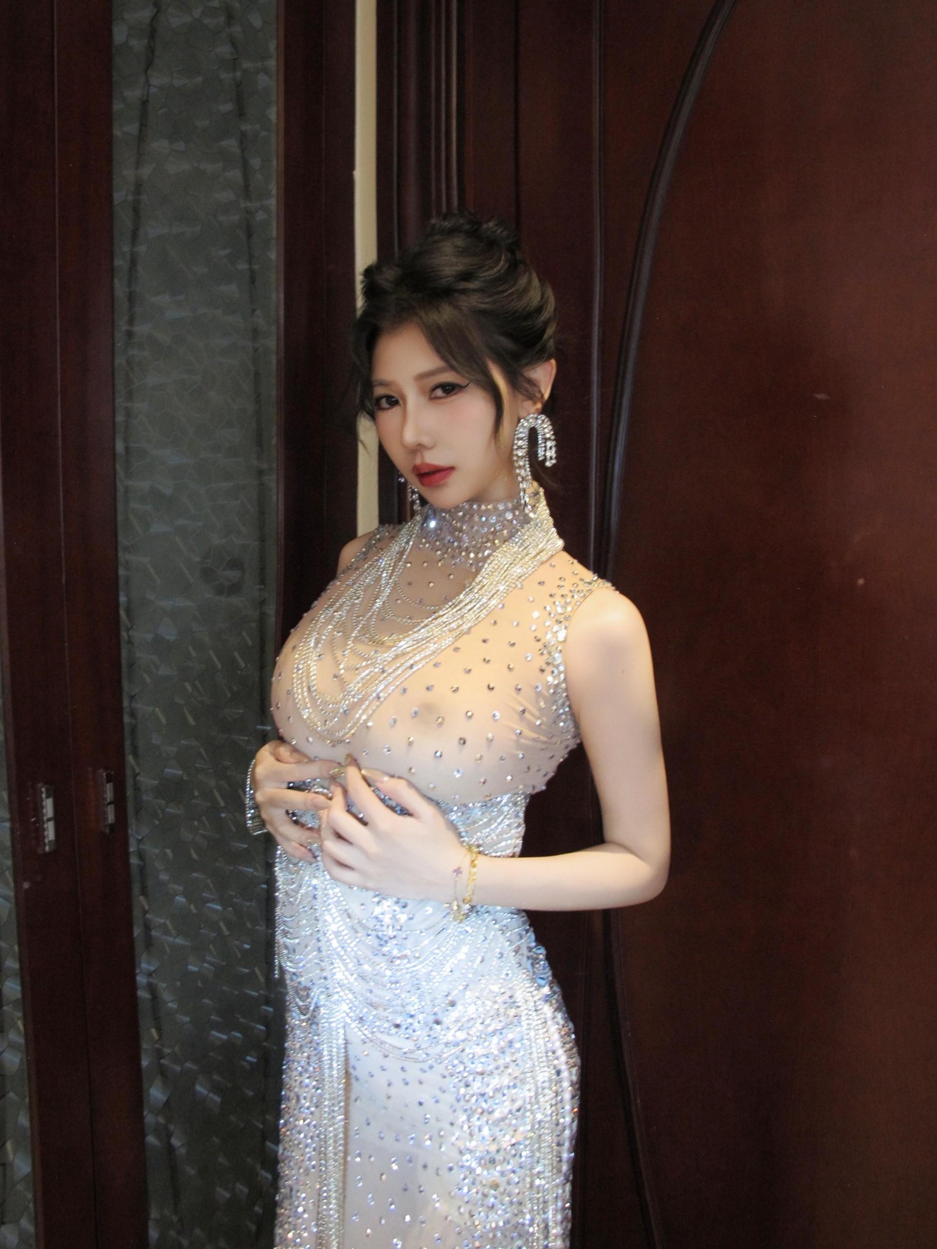 68eb0c6c6725c.jpg 【原版无水印首发】秀人网 尹甜甜 2025.09.24 最新800元内购作品 / 107P+1.12G