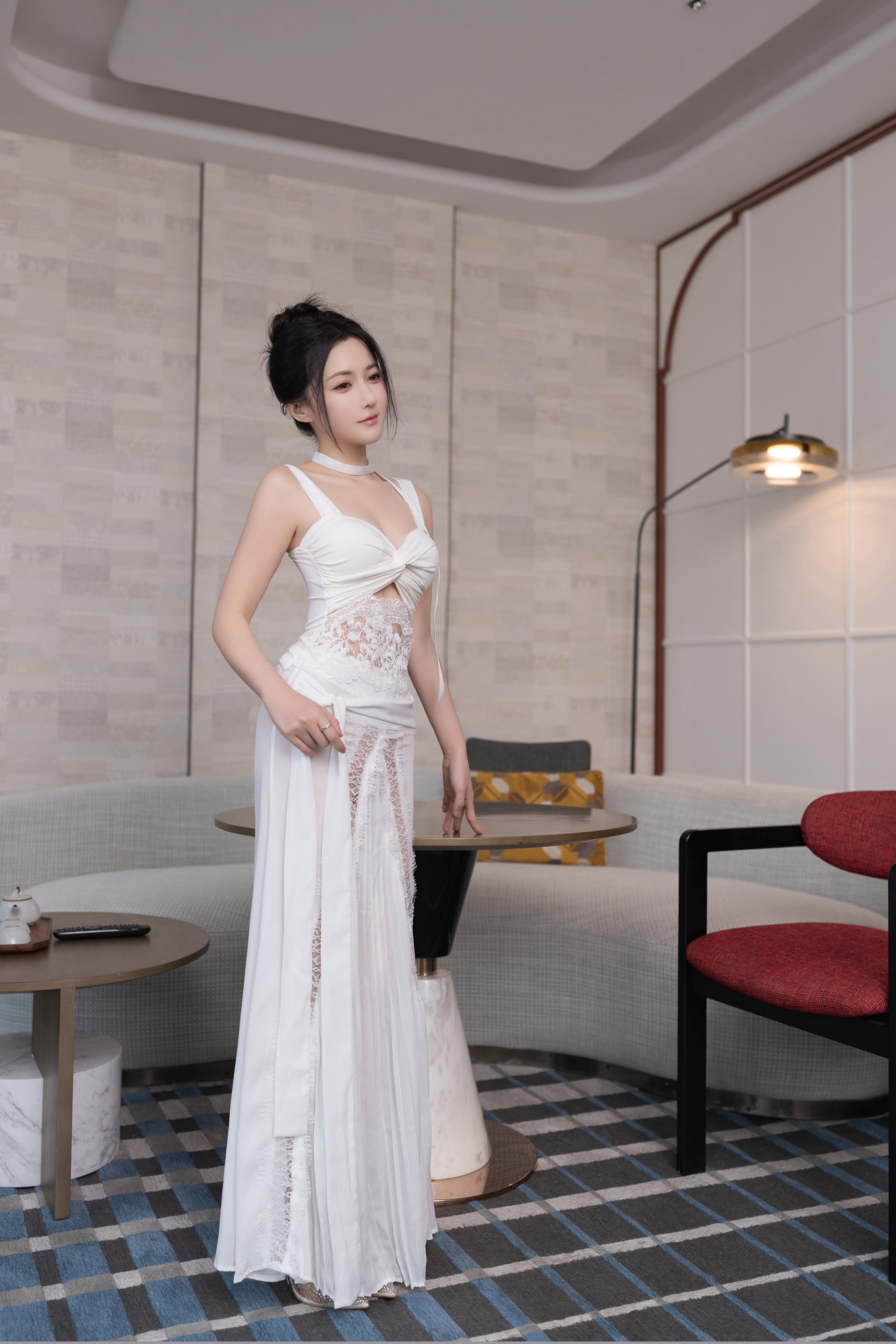 690884fca224f.jpg 【原版无水印首发】秀人网 鱼子酱 10.24新作《白裙)》 / 120P+3.31G