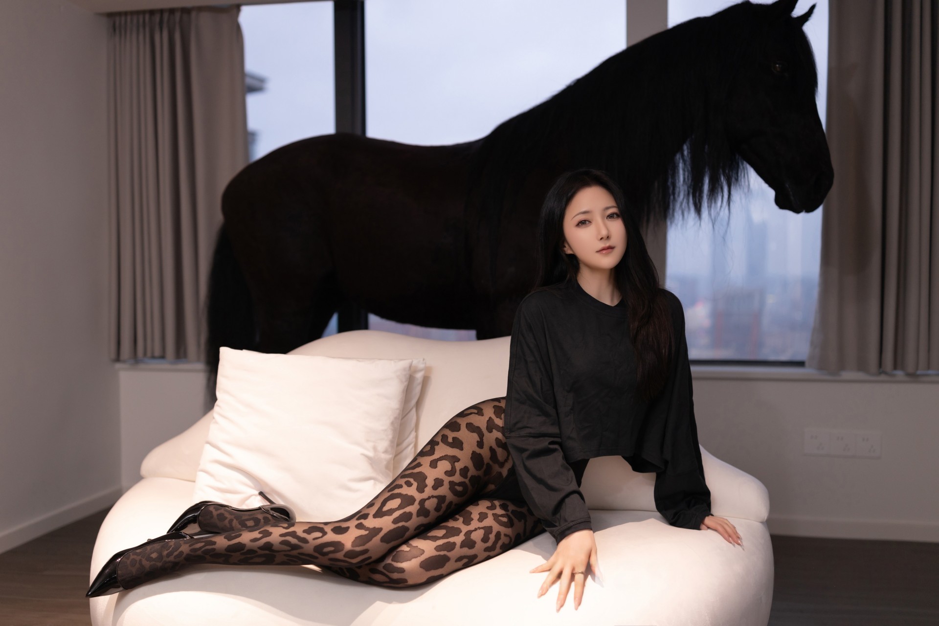 690c0c2cbf79b.jpg 【原版无水印首发】秀人网 鱼子酱 10.31日 最新上架内购作品《性感的丝》 / 122P+3.33G