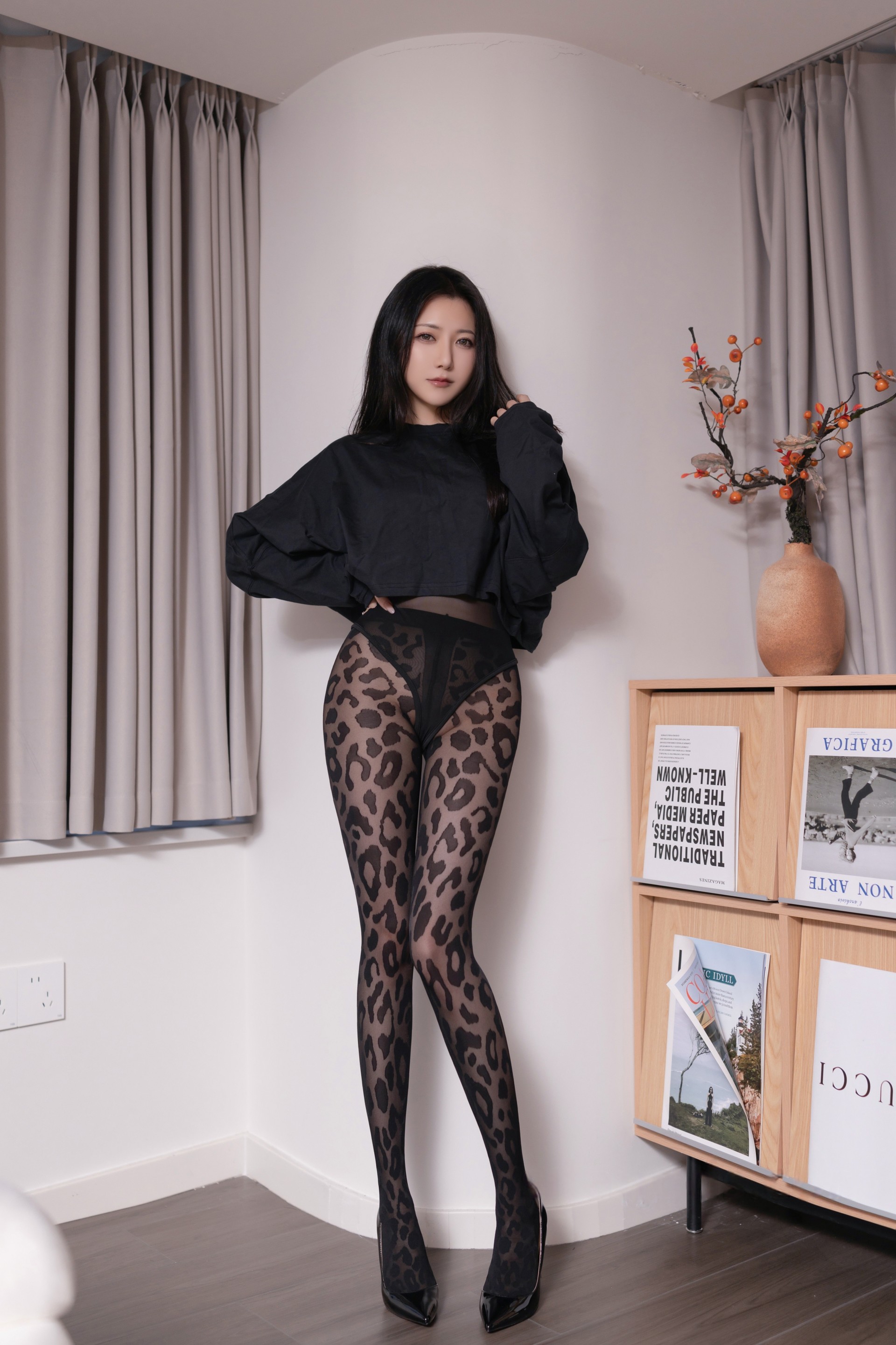 690c0c2d09e5e.jpg 【原版无水印首发】秀人网 鱼子酱 10.31日 最新上架内购作品《性感的丝》 / 122P+3.33G