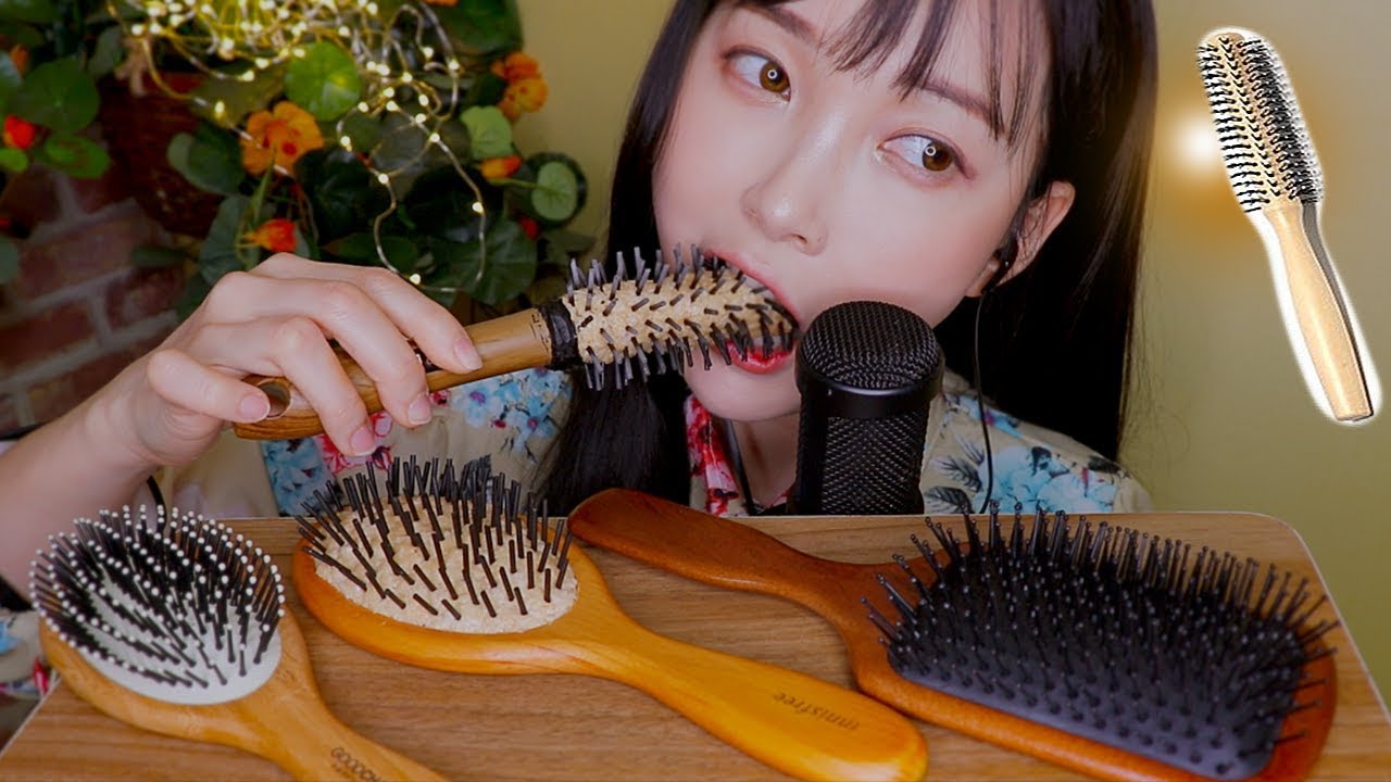 图片[1]-ASMR EDIBLE *ROLL* HAIR BRUSH EATING CRUNCHY&CRISPY 먹는 빗 먹방 食用ヘアブラシ 食用毛刷-Eunzel ASMR 은젤 / 韩国ASMR-秀房