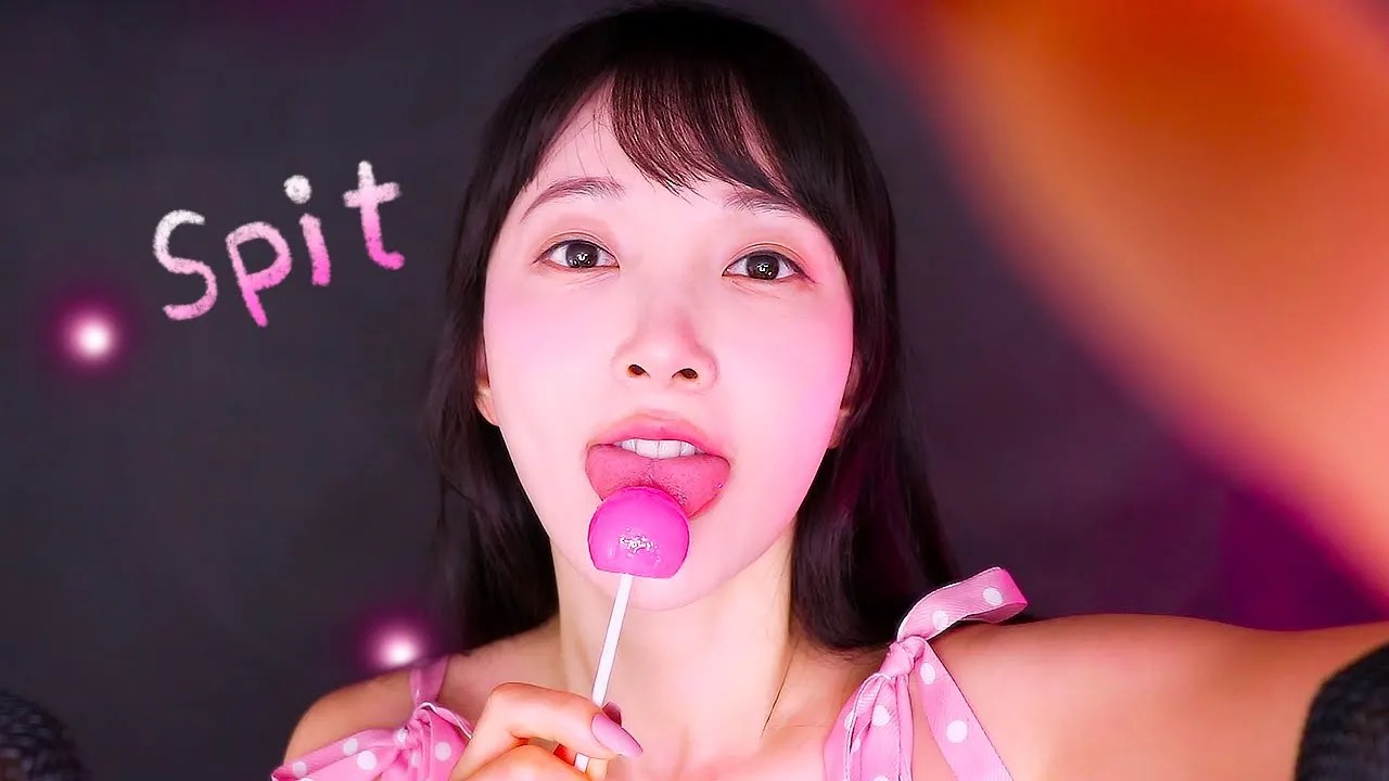 图片[1]-[Eunzel]用一根粉色的棒棒糖在你的脸上画画|口腔音-Eunzel ASMR 은젤 / 韩国ASMR-秀房