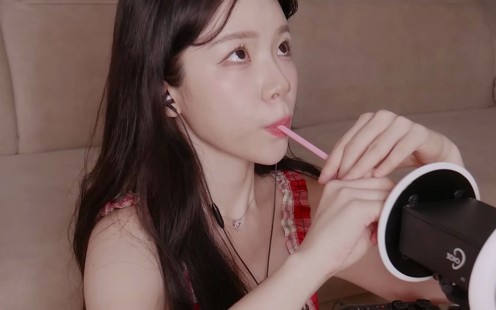 图片[1]-[yeonchu]纯享版吸管触发音，带你享受口腔音的放松效果-asmr yeonchu 연츄 / 韩国ASMR-秀房