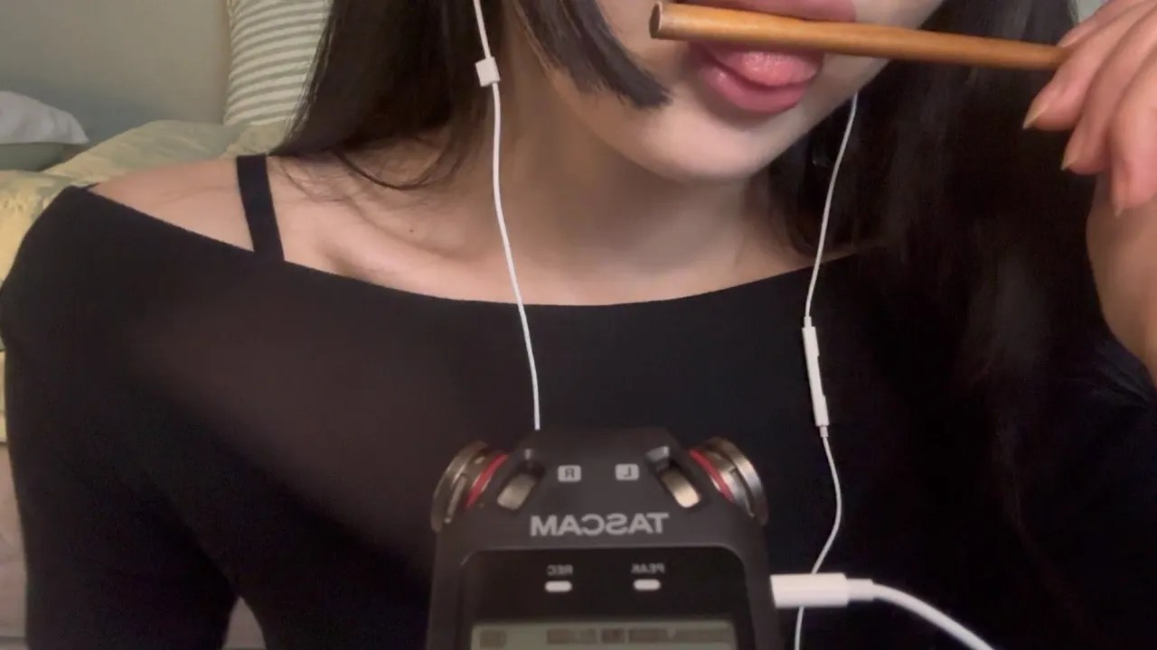 图片[1]-[햄니 asmr]木筷和木勺吸食音：放松心灵，聆听每一口的细腻口腔音-迷路的番茄 / 国内ASMR-秀房