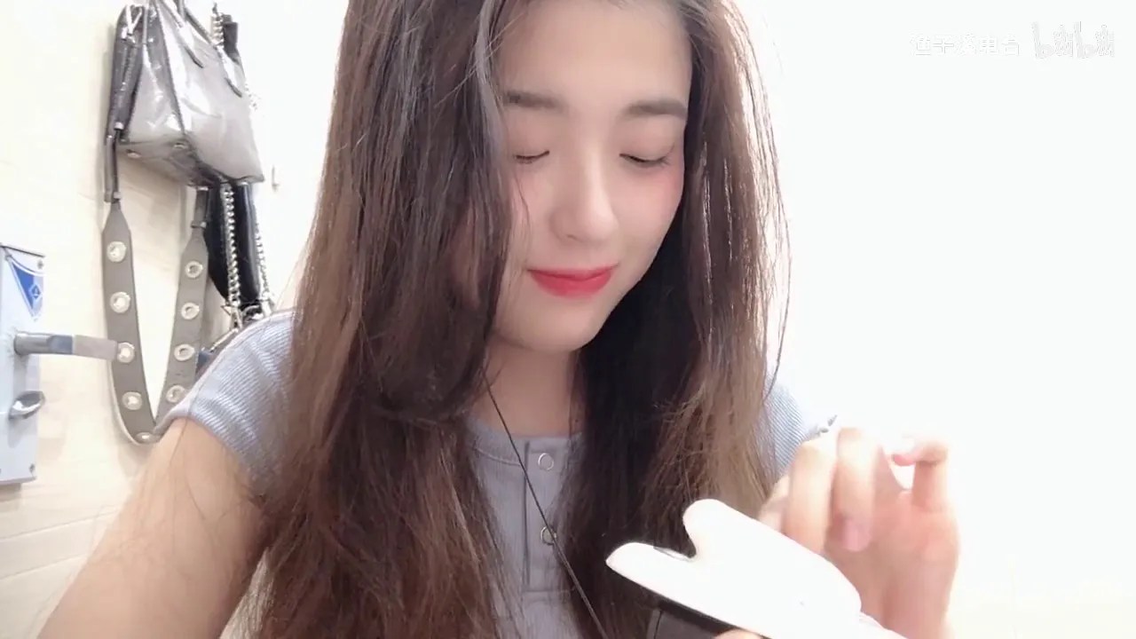 图片[1]-[渔子溪]舒服的耳朵按摩|薯片咀嚼音-渔子溪 / 国内ASMR-秀房