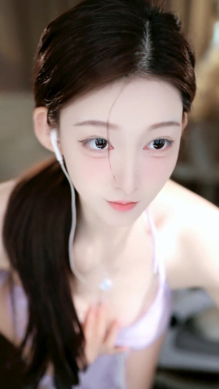 【来秀】甜妹 花有有 颜值身材在线 透视旗袍漏内【10V-687MB】