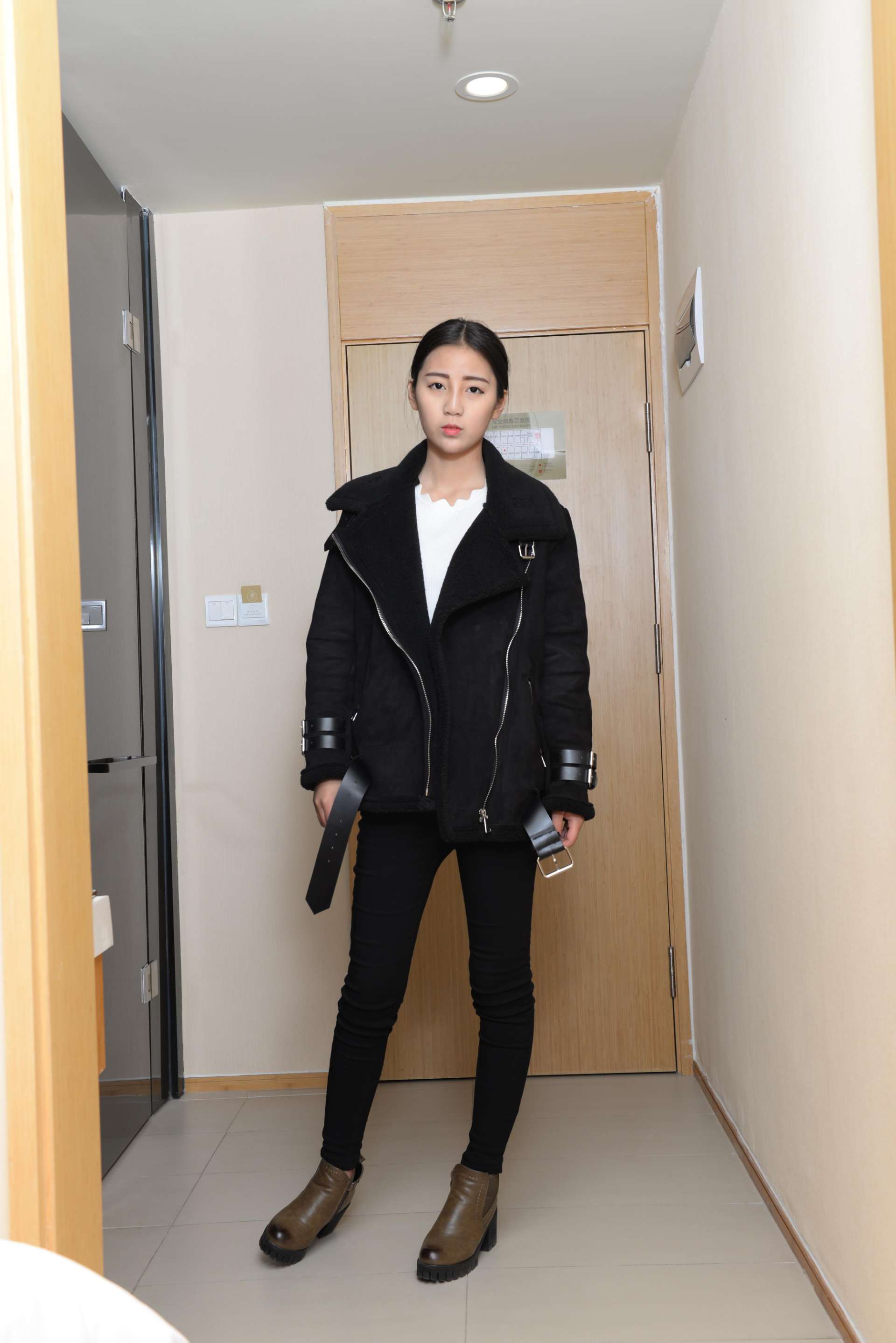 68ab77d7ab081.jpg 【国模】学生妹兼职 唐婉 2016.12.02原版无水印私拍 / 176P+436M