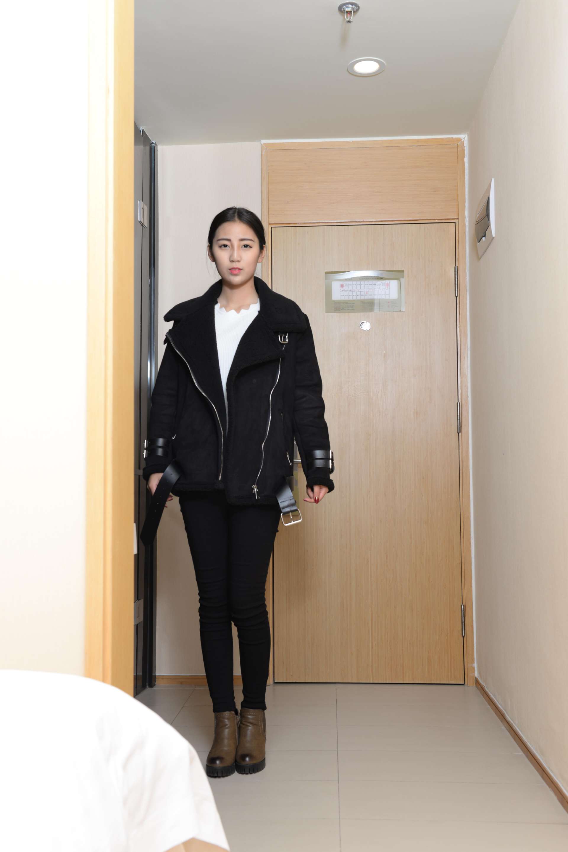 68ab77d7aec2e.jpg 【国模】学生妹兼职 唐婉 2016.12.02原版无水印私拍 / 176P+436M