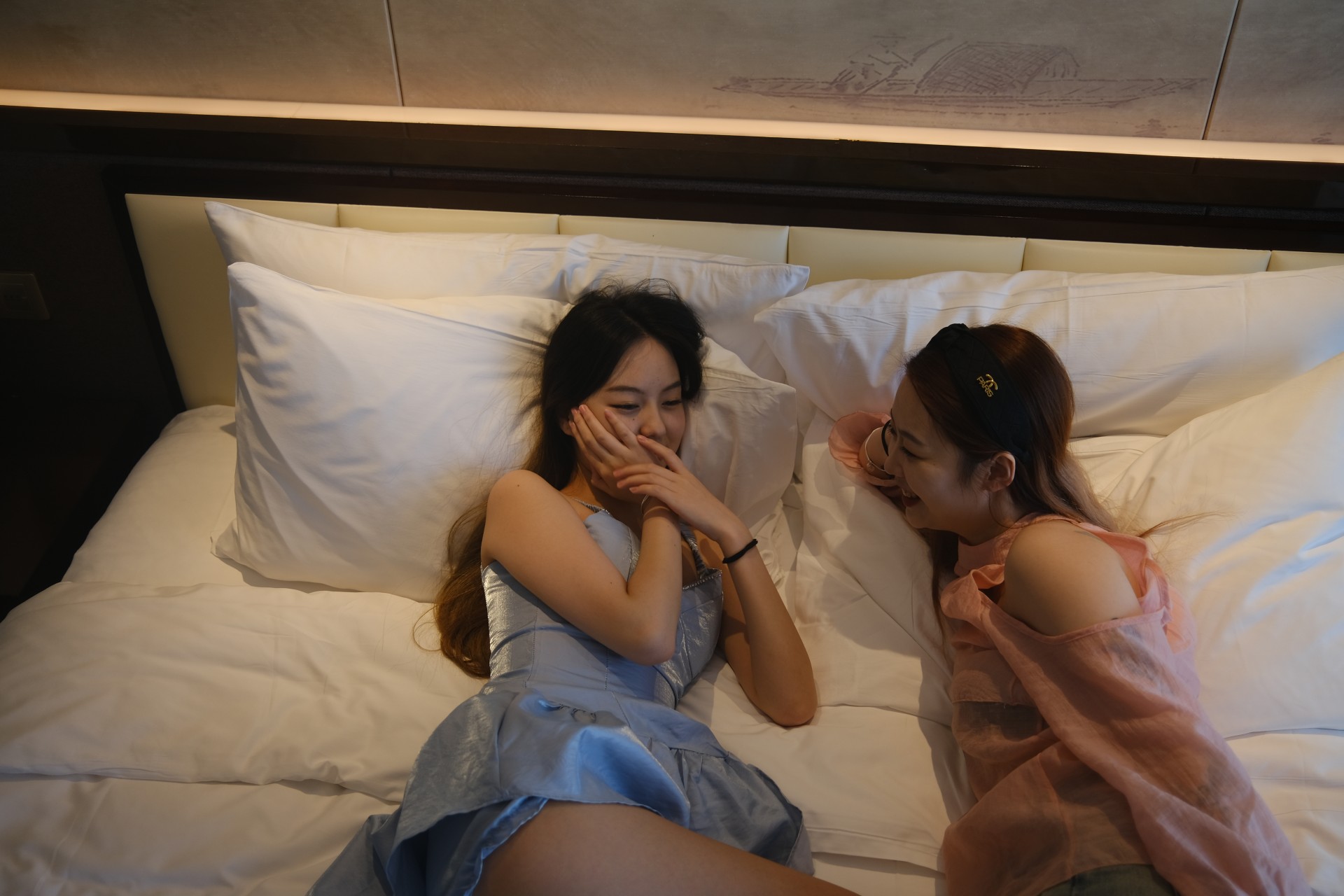68b205ea5e488.jpg 【国模】00后姐妹花 极品嫩妹 原版无水印私拍 / 158P+17V+3.24G
