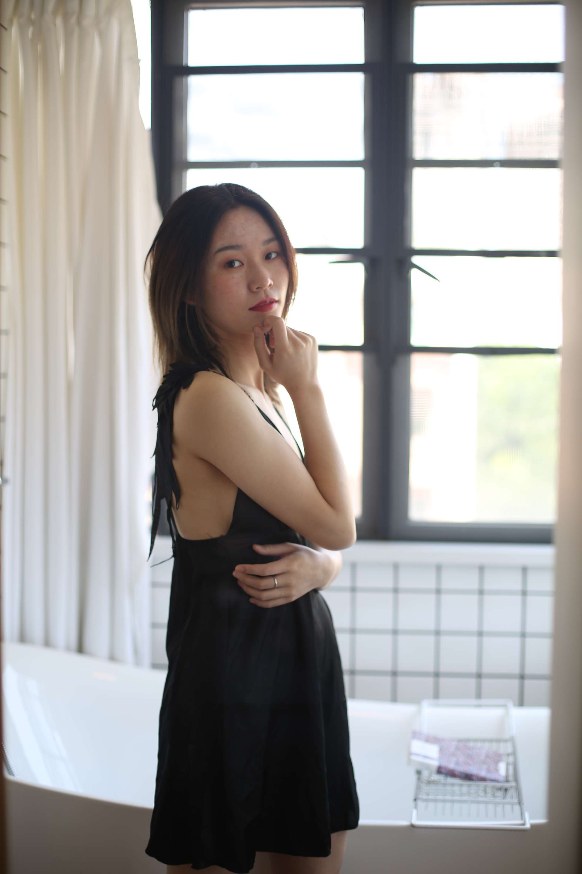【国模】素人小姐姐KK 原版无水印私拍 / 653P+4V+2.77G
