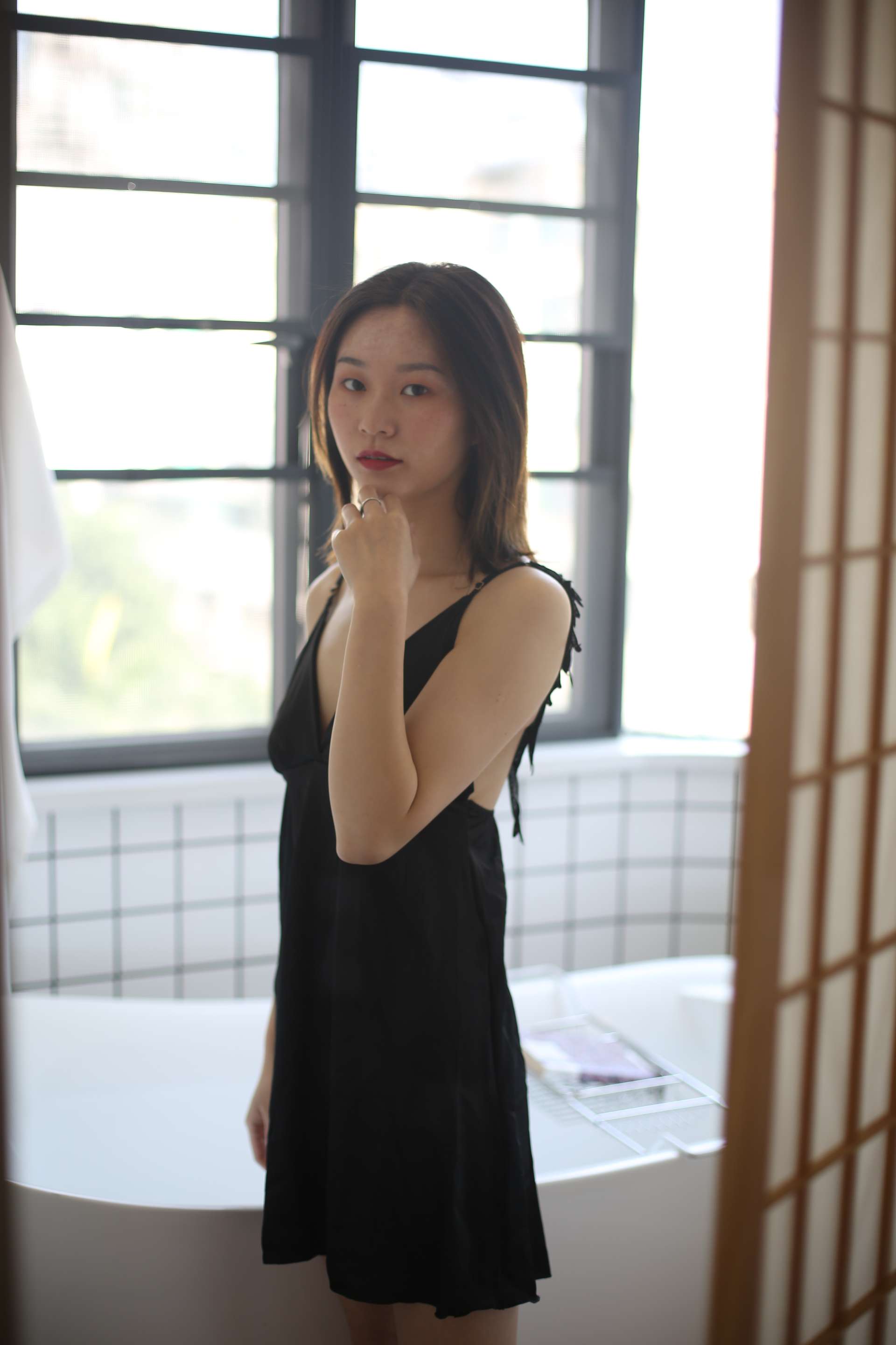 【国模】素人小姐姐KK 原版无水印私拍 / 653P+4V+2.77G